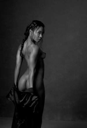3658 Fotograf  Kim Kristensen  -  Black Robe  Diplom Akt